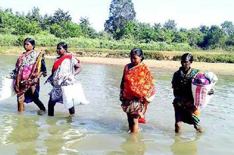 Pregnant woman walk and crossed river to reach hospital